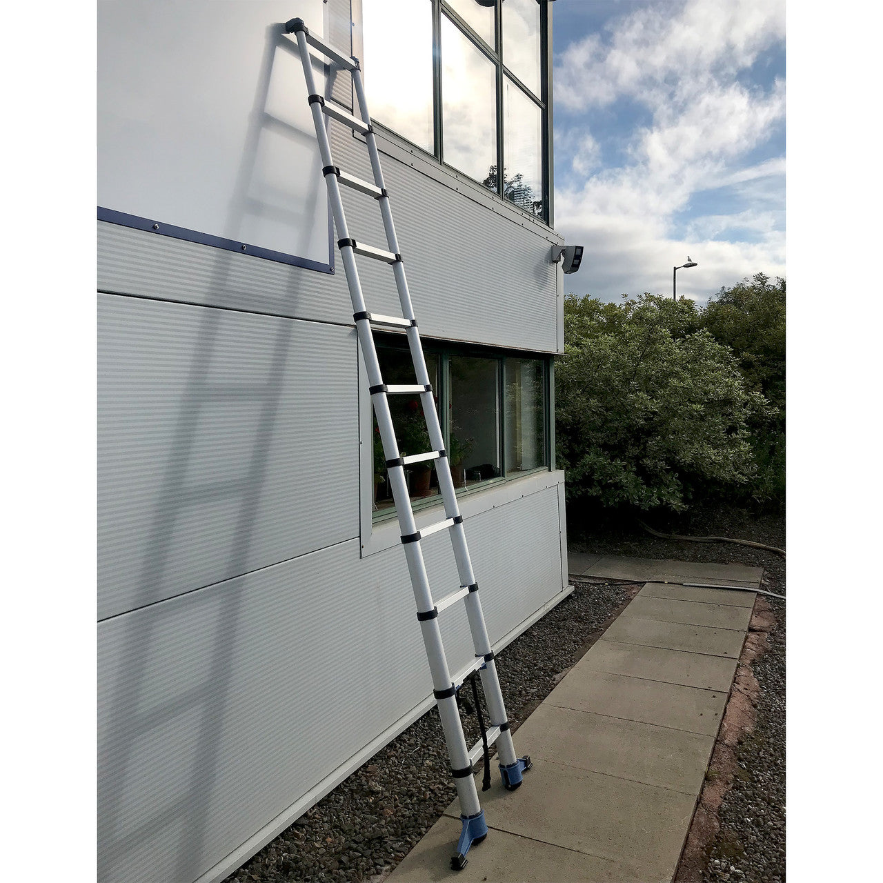 BuildCraft SR10106 TaskLadder Soft Close Telescopic Ladder with Folding Feet 3.8m